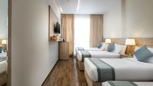 4 single beds room