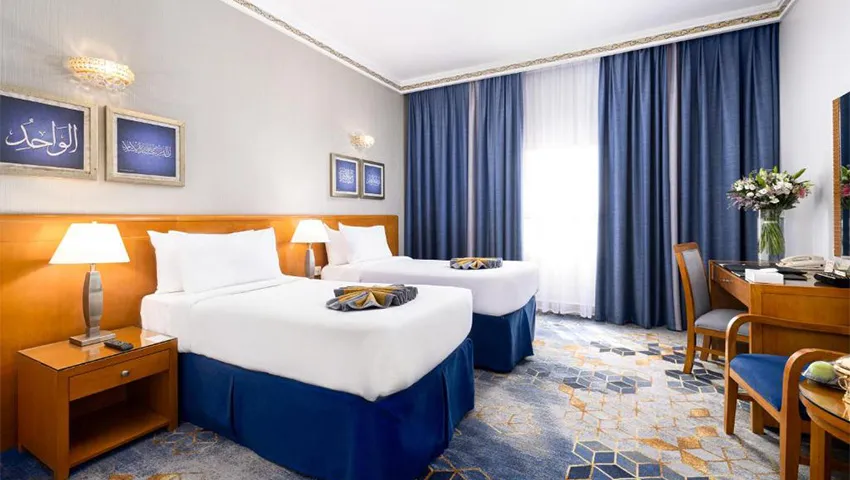 room with 2 single beds